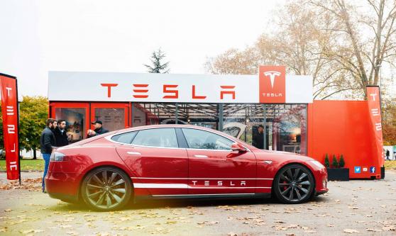 通用汽車 Tesla 各獲新合作 擴大基礎設施搶電動車市場