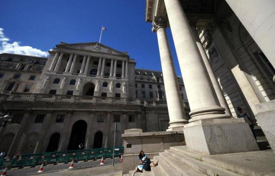 英國央行兩年來首次維持利率不變